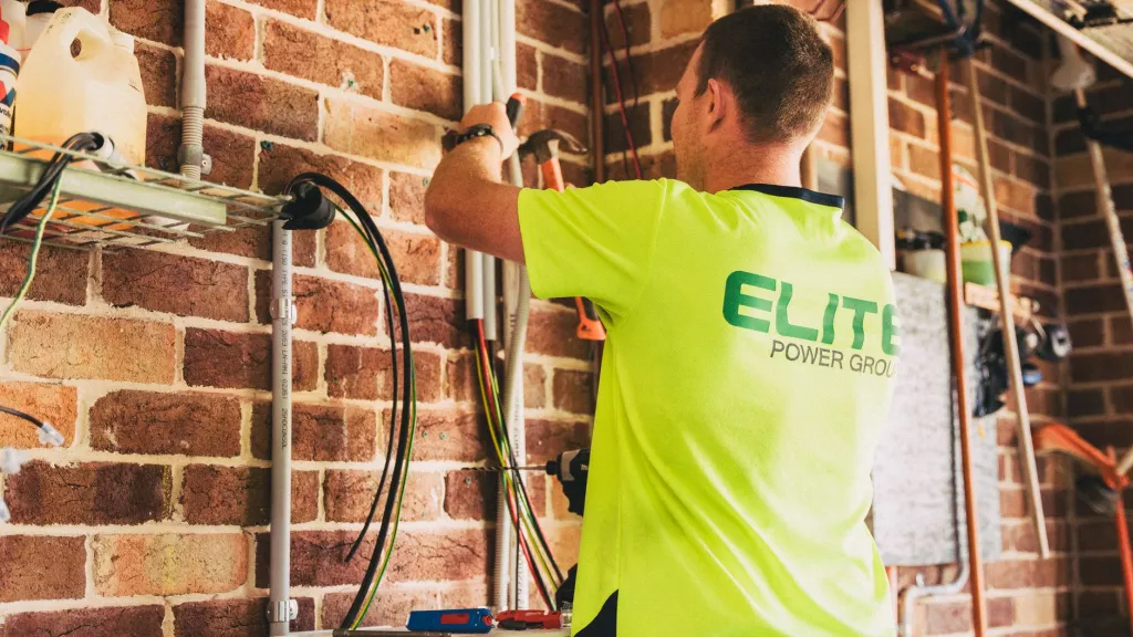 Güneş Enerjisiyle Gece Elektrik İhtiyacı Nasıl Karşılanır?